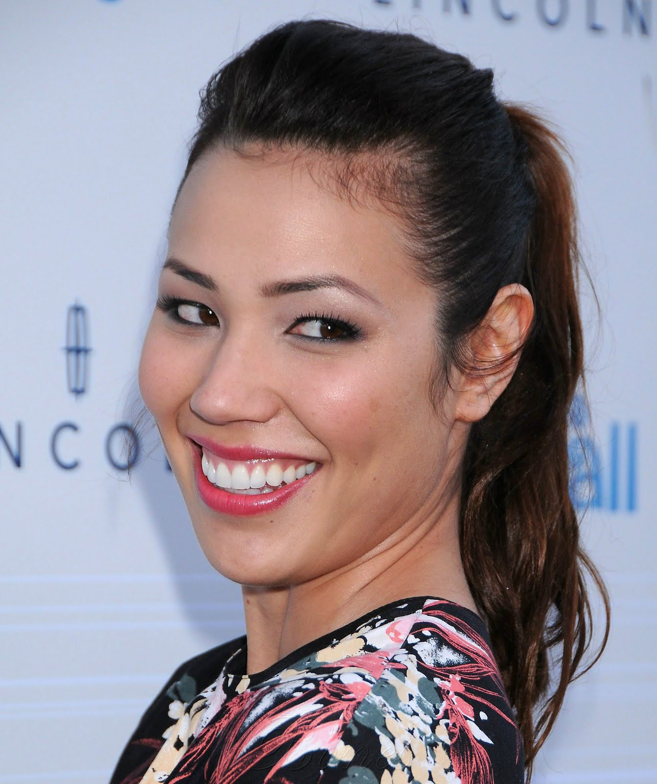 Микаэла Конлин (Michaela Conlin)